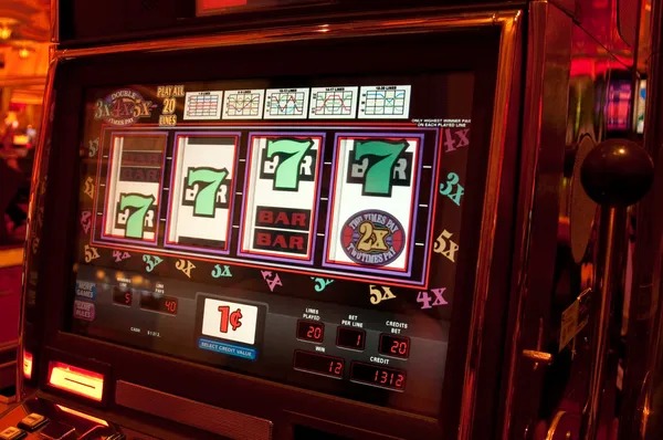 winnertoto Gaple Online game interface showing tiles, board state, and live scoring